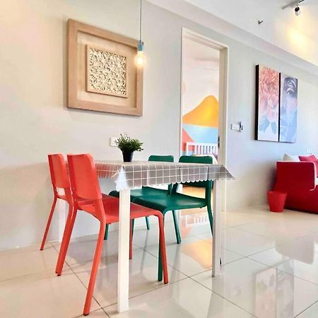Tropicana 218 Macalister #Wondercolor #Infinity Pool #Georgetown #5Pax #2Br 2Bath #1King 1Queen 1Single #Quality Well Maintained #Private Host Екстериор снимка
