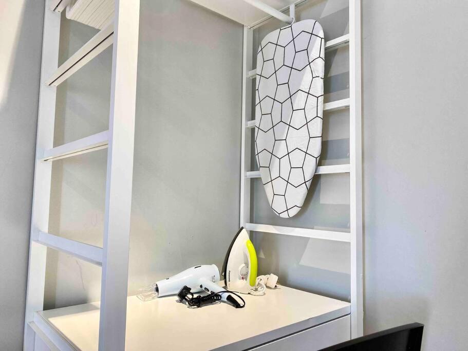 Tropicana 218 Macalister #Wondercolor #Infinity Pool #Georgetown #5Pax #2Br 2Bath #1King 1Queen 1Single #Quality Well Maintained #Private Host Екстериор снимка